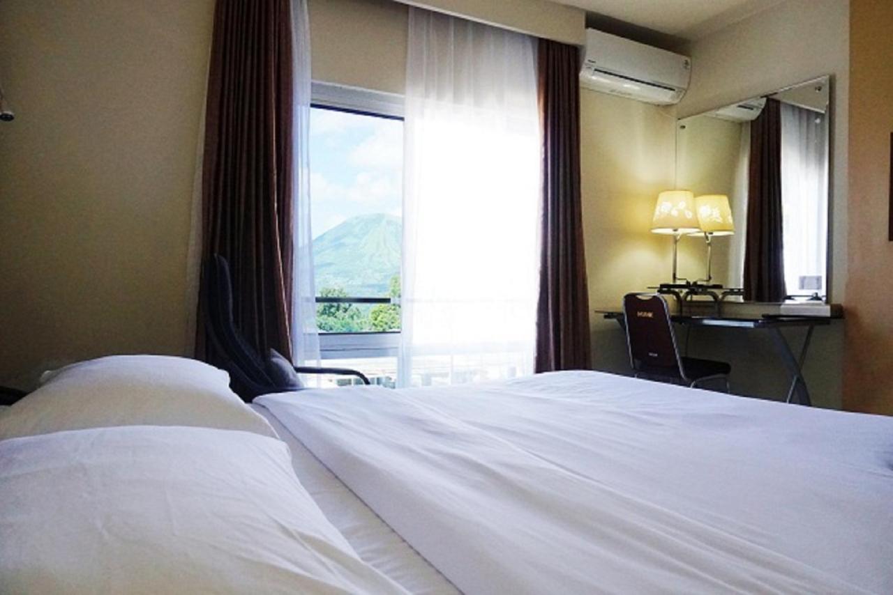 Jhoanie Hotel Tomohon Exterior foto