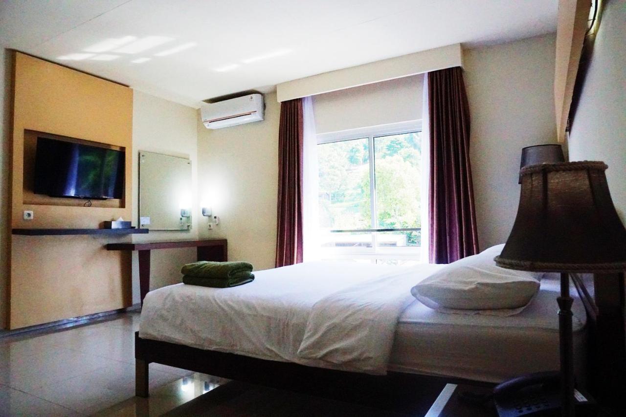 Jhoanie Hotel Tomohon Exterior foto